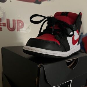 Jordan 1 Mid
